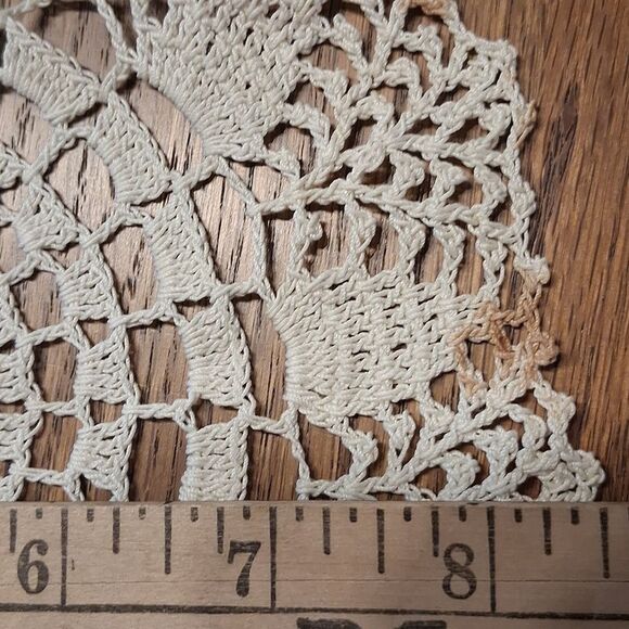 Set of 5 lovely vintage Crochet Doilies in Cream and Tan - Picture 12 of 14